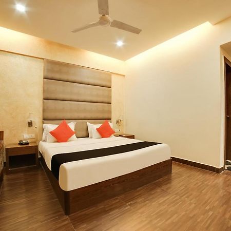 Capital O 61351 Waii International Hotel Bhalukpung Екстериор снимка