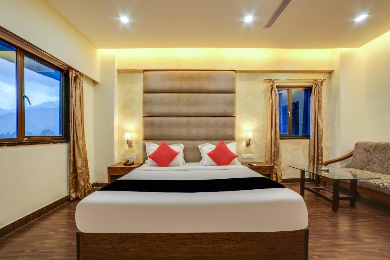 Capital O 61351 Waii International Hotel Bhalukpung Екстериор снимка