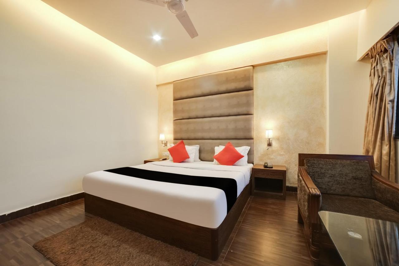 Capital O 61351 Waii International Hotel Bhalukpung Екстериор снимка