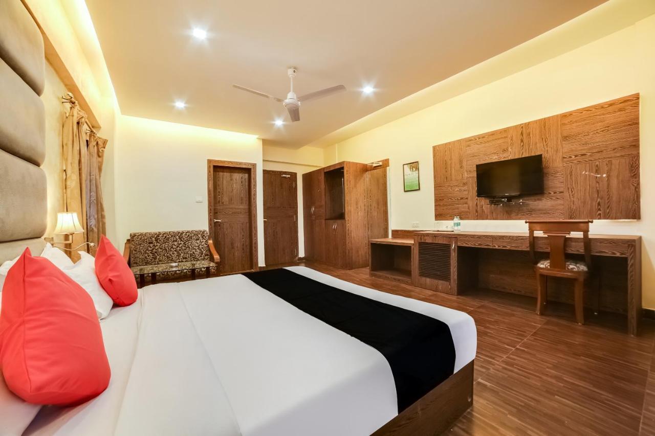 Capital O 61351 Waii International Hotel Bhalukpung Екстериор снимка