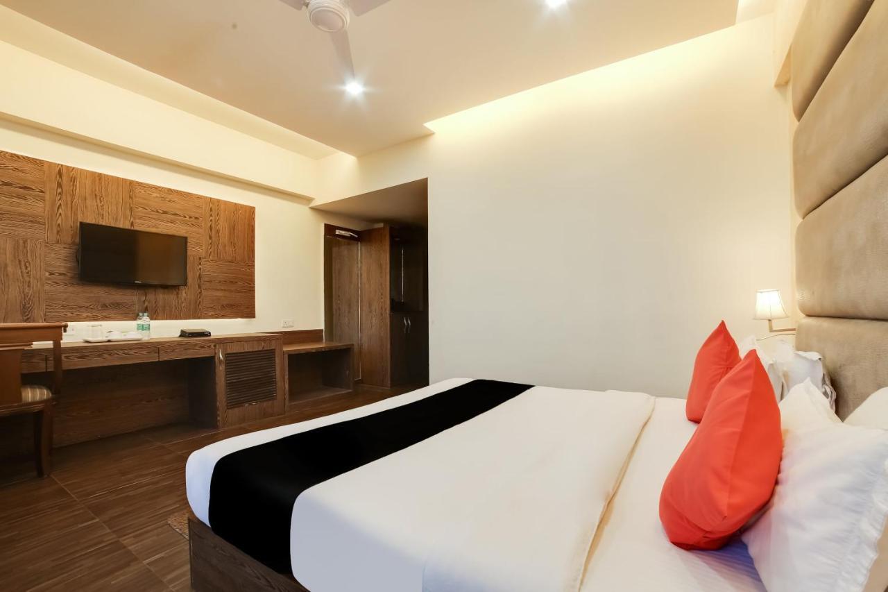 Capital O 61351 Waii International Hotel Bhalukpung Екстериор снимка