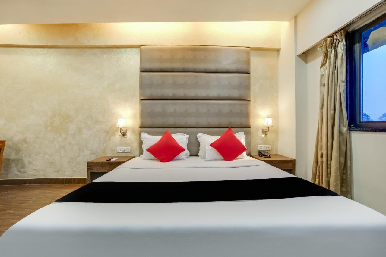 Capital O 61351 Waii International Hotel Bhalukpung Екстериор снимка